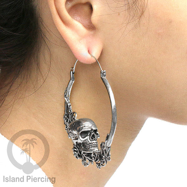 Anting Kuningan Tengkorak dengan Mawar selera Gotik, Gothic Skull Brass Earring