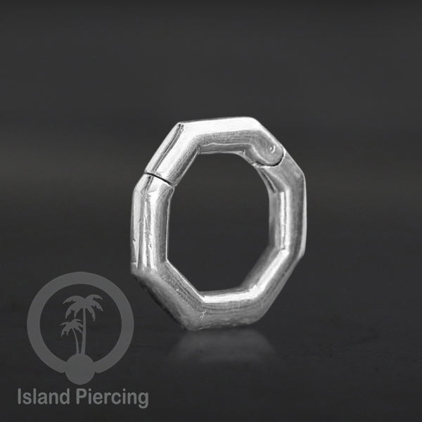 Piercing Clicker dengan magnet, Tindik telinga kuningan putih, kunci magnetik.