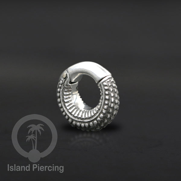 Piercing Clicker dengan magnet, Tindik telinga kuningan putih, kunci magnetik.