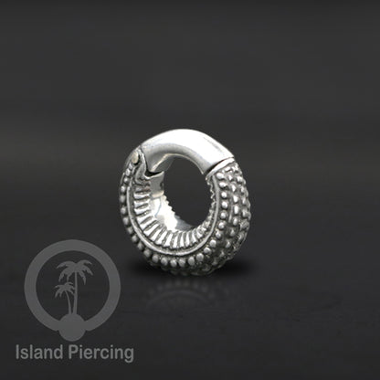 Piercing Clicker dengan magnet, Tindik telinga kuningan putih, kunci magnetik.
