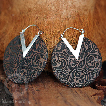 Anting Mandala Kayu dan Anting Ukiran dengan Kuningan Putih, Wooden/White Brass Earring