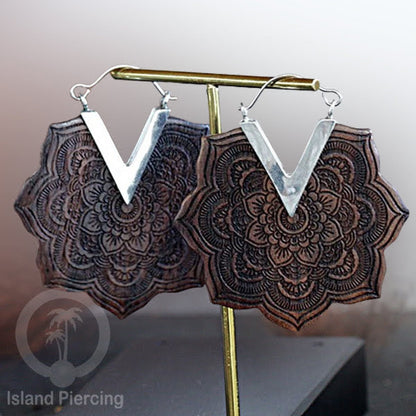 Anting Mandala Kayu dan Anting Ukiran dengan Kuningan Putih, Wooden/White Brass Earring