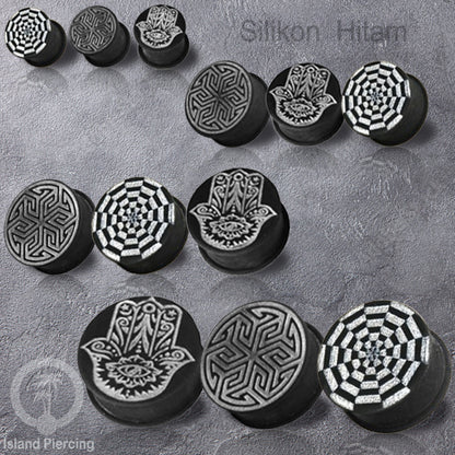 Ear-Plug Silicone Anting Piercing Silikon bentuk bulat warna hitam dengan ukiran motif menarik