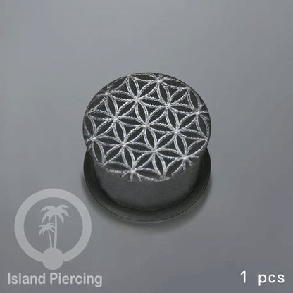Ear-Plug Silicone Anting Piercing Silikon bentuk bulat warna hitam dengan ukiran motif menarik