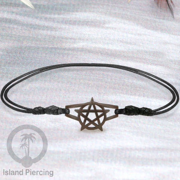 Gelang Tangan Tali yang pakai Liotin kayu banyak pilihan desain yang menarik, cocok untuk semua umur