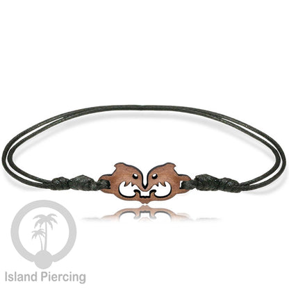 Gelang Tangan Tali yang pakai Liotin kayu banyak pilihan desain yang menarik, cocok untuk semua umur