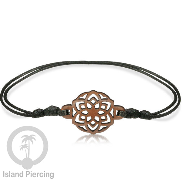 Gelang Tangan Tali yang pakai Liotin kayu banyak pilihan desain yang menarik, cocok untuk semua umur