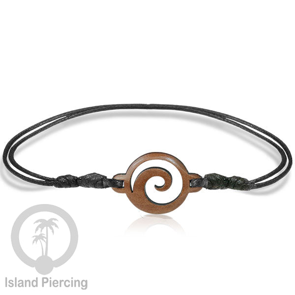 Gelang Tangan Tali yang pakai Liotin kayu banyak pilihan desain yang menarik, cocok untuk semua umur