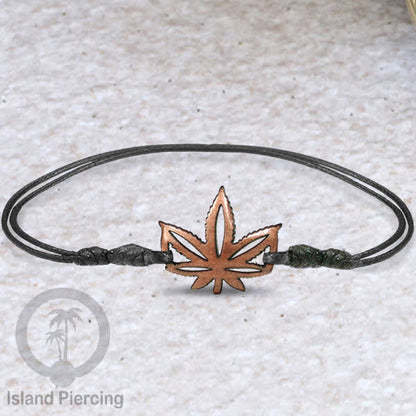 Gelang Tangan Tali yang pakai Liotin kayu banyak pilihan desain yang menarik, cocok untuk semua umur