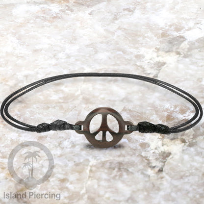 Gelang Tangan Tali yang pakai Liotin kayu banyak pilihan desain yang menarik, cocok untuk semua umur