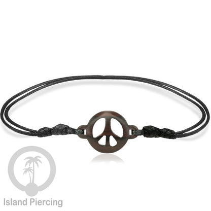 Gelang Tangan Tali yang pakai Liotin kayu banyak pilihan desain yang menarik, cocok untuk semua umur