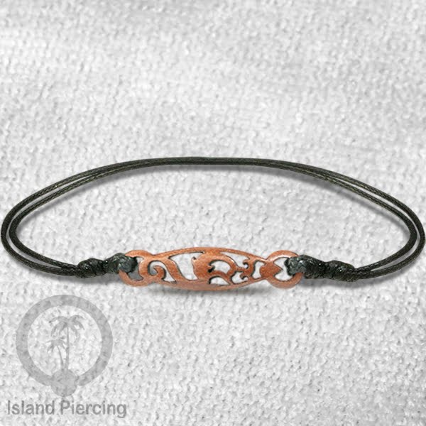 Gelang Tangan Tali yang pakai Liotin kayu model yang menarik, cocok untuk semua umur