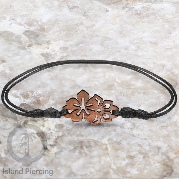 Gelang Tangan Tali yang pakai Liotin kayu model yang menarik, cocok untuk semua umur