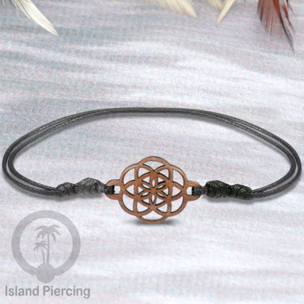 Gelang Tangan Tali yang pakai Liotin kayu model yang menarik, cocok untuk semua umur