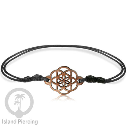 Gelang Tangan Tali yang pakai Liotin kayu model yang menarik, cocok untuk semua umur