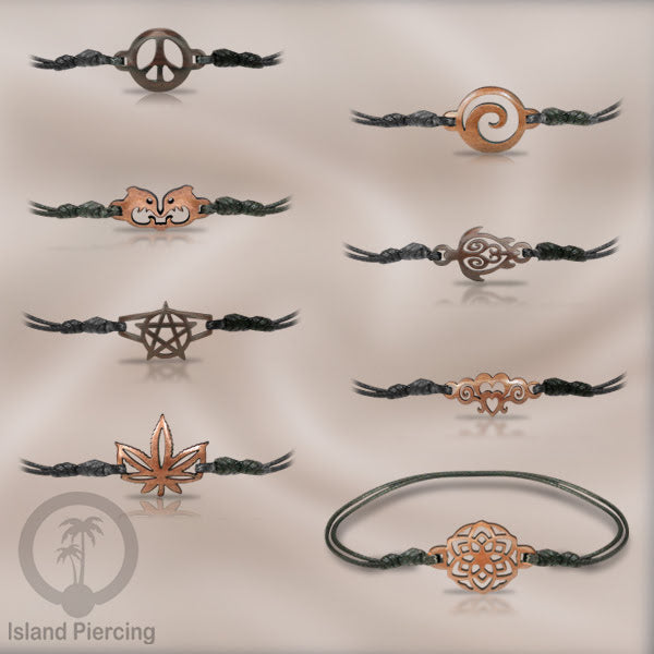 Gelang Tangan Tali yang pakai Liotin kayu banyak pilihan desain yang menarik, cocok untuk semua umur