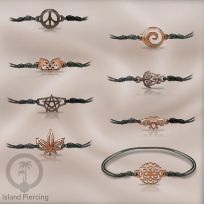 Gelang Tangan Tali yang pakai Liotin kayu banyak pilihan desain yang menarik, cocok untuk semua umur