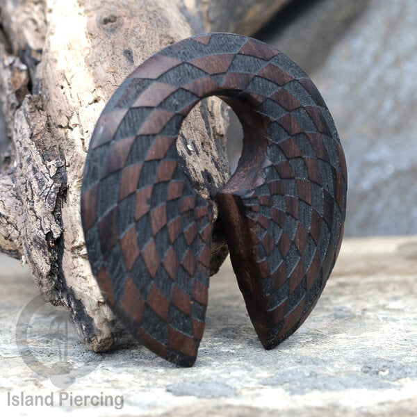 Tindik Anting Piercing Kayu Ear-weight untuk anting lubang besar dengan ukiran sangat menarik