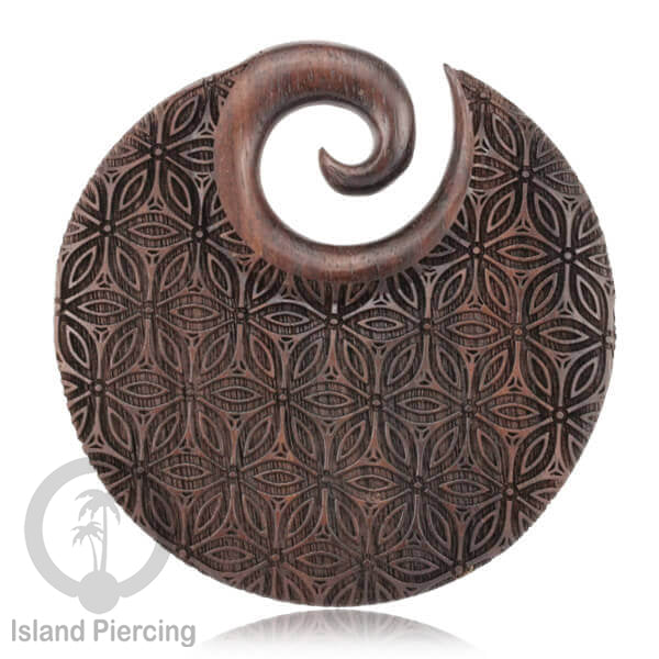 Tindik Anting Piercing Kayu Ear-weight untuk anting lubang besar dengan ukiran sangat menarik