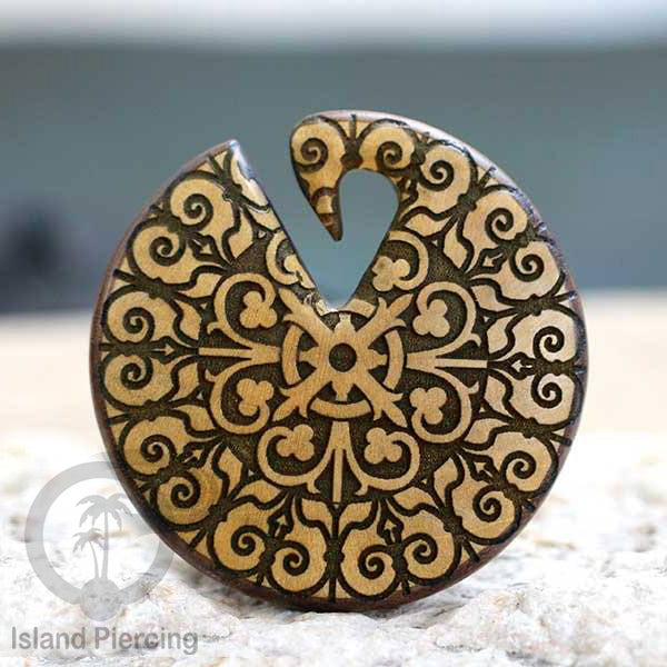 Tindik Anting Piercing Kayu Ear-weight untuk anting lubang besar dengan ukiran sangat menarik