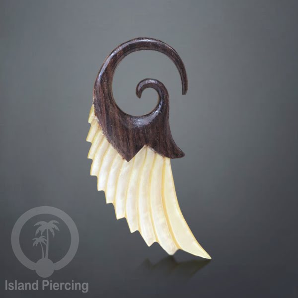 Anting Tindik Kayu dengan Kerang laut ukiran, Wood and Shell Piercing Jewelry hand carved