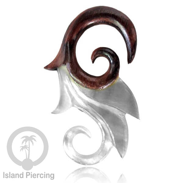 Anting Tindik Kayu dengan Kerang laut ukiran, Wood and Shell Piercing Jewelry hand carved