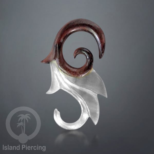 Anting Tindik Kayu dengan Kerang laut ukiran, Wood and Shell Piercing Jewelry hand carved