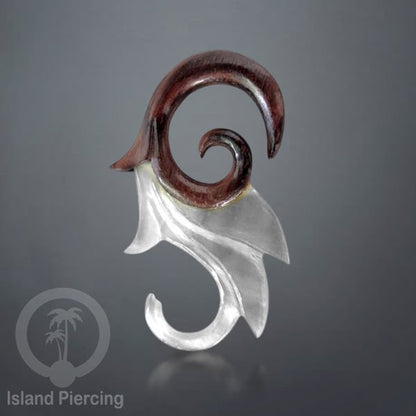 Anting Tindik Kayu dengan Kerang laut ukiran, Wood and Shell Piercing Jewelry hand carved