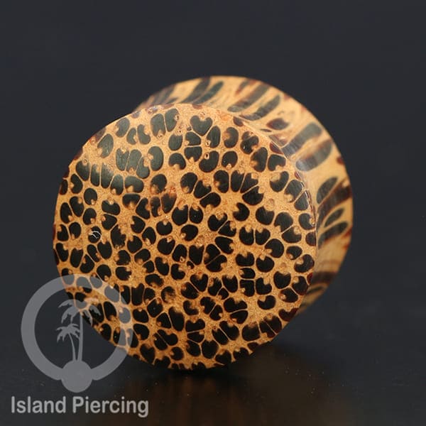 Plug tindik buatan tangan dari kayu yang macam-2.Wood plug Piercing Ear Plug kualitas tinggi.