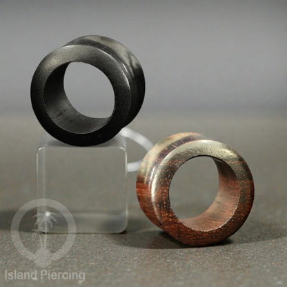 Anting Tindik Ear tunnel buatan tangan dari kayu Sono dan Kayu Arang.