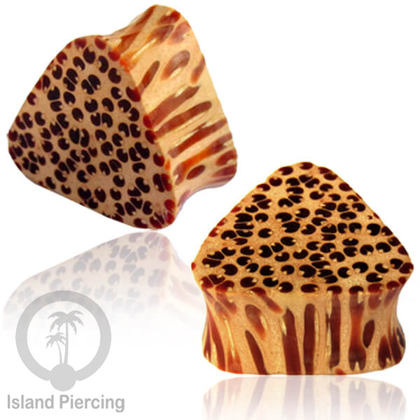 Plug tindik Segitiga dari kayu Sono dan Kayu Arang, Triangle shaped Wood Plug Piercing