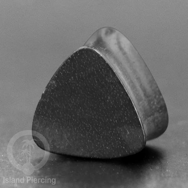 Plug tindik Segitiga dari kayu Sono dan Kayu Arang, Triangle shaped Wood Plug Piercing