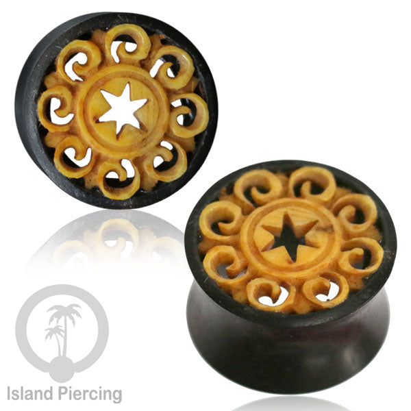 Anting Tindik Ear Plug ukiran tangan dari kayu, banyak motif termasuk yang pakai kerang laut