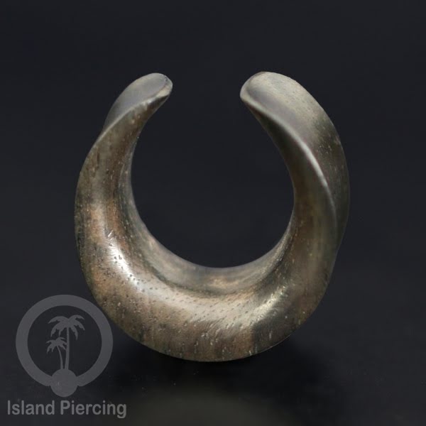 Wooden Ear Saddle Plug Piercing Anting Tindik Kayu buatan tangan dari Kayu Arang