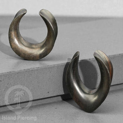 Wooden Ear Saddle Plug Piercing Anting Tindik Kayu buatan tangan dari Kayu Arang