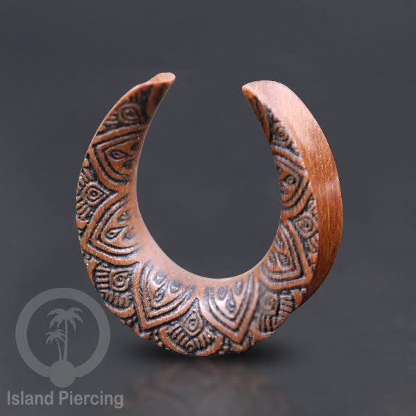 Wooden Ear Saddle Plug Anting Piercing Tindik Kayu buatan tangan dengan ukiran istimewa