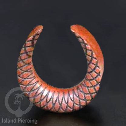 Wooden Ear Saddle Plug Anting Piercing Tindik Kayu buatan tangan dengan ukiran istimewa