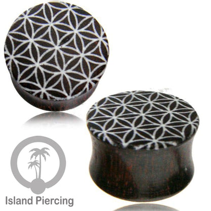 Ear Plug kayu tindik gauge besar dengan ukuran tangan dan inlay resin dan cat warna emas