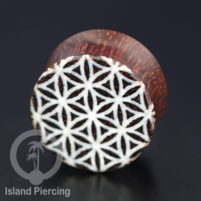 Ear Plug kayu tindik gauge besar dengan ukuran tangan dan inlay resin dan cat warna emas