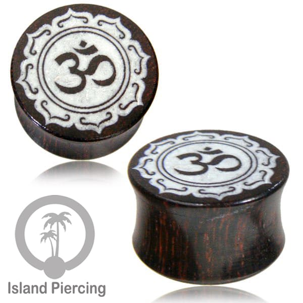 Ear Plug kayu tindik gauge besar dengan ukuran tangan dan inlay resin dan cat warna emas