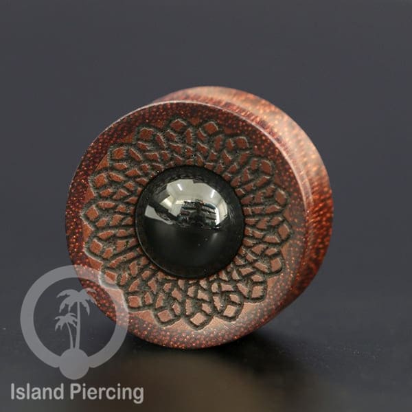 Wooden ear plugs engraviir dan pasang matu onyx dan kerang abelone Tindiik gauge besar yang istemewa