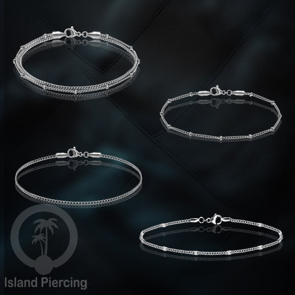 Gelang Tangan dari baja stainless warna silver. Model yang polos cocok untuk kombinasi.