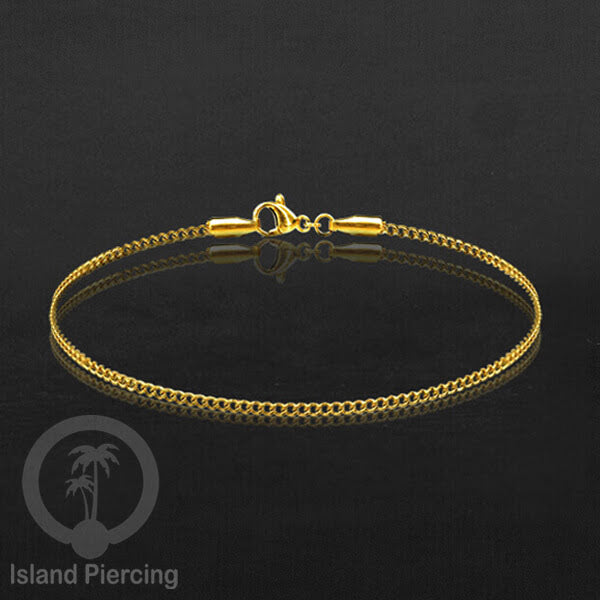 Gelang Tangan dari baja stainless warna emas. Model yang polos cocok untuk kombinasi.