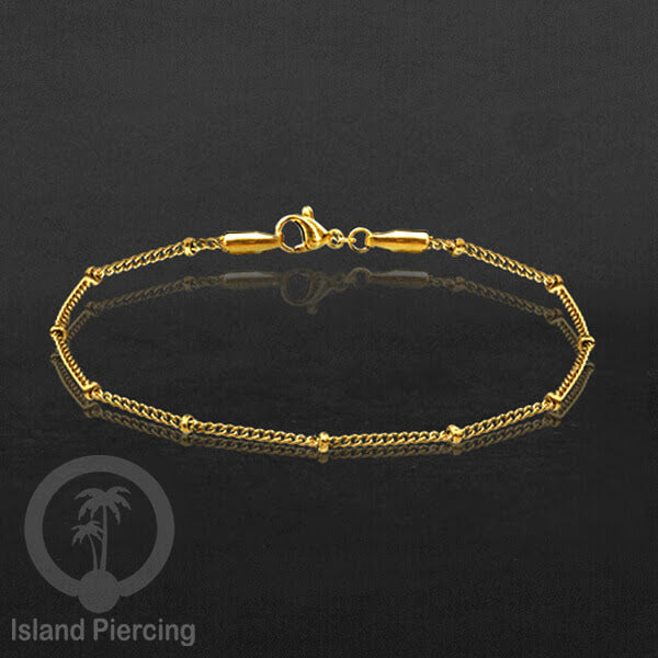 Gelang Tangan dari baja stainless warna emas. Model yang polos cocok untuk kombinasi.