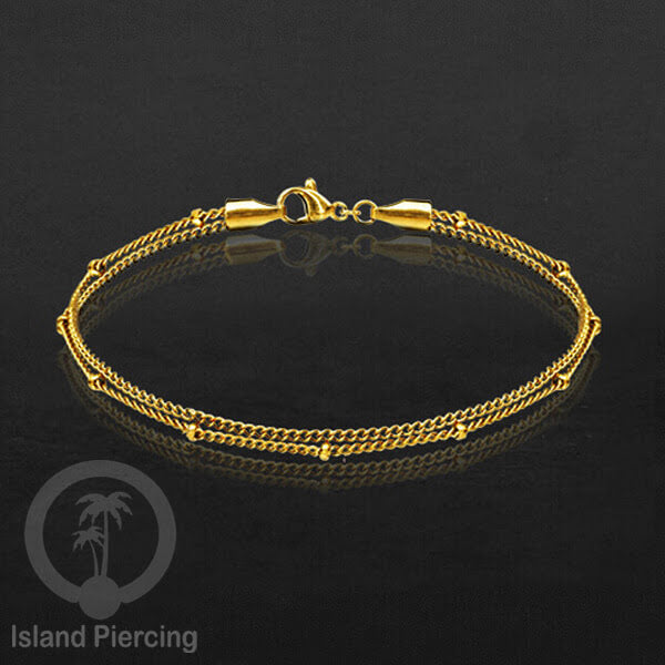 Gelang Tangan dari baja stainless warna emas. Model yang polos cocok untuk kombinasi.