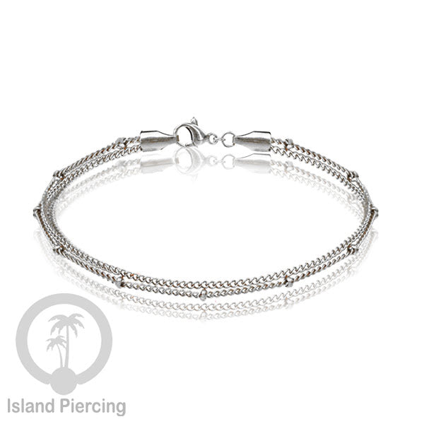 Gelang Tangan dari baja stainless warna silver. Model yang polos cocok untuk kombinasi.