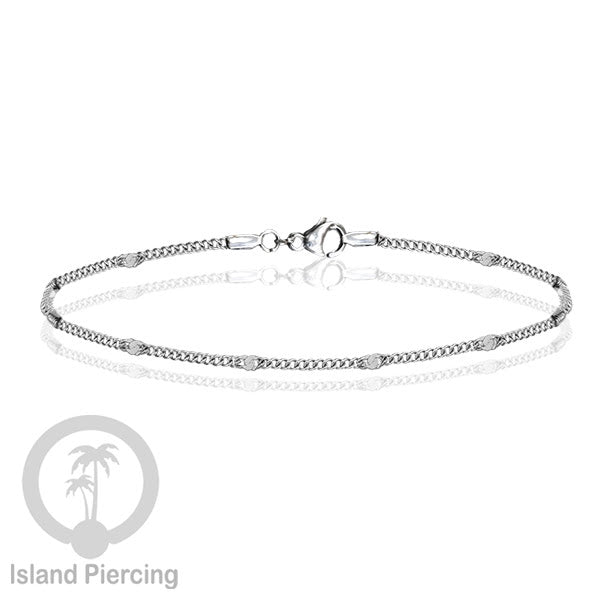 Gelang Tangan dari baja stainless warna silver. Model yang polos cocok untuk kombinasi.