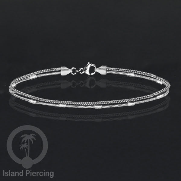 Gelang Tangan dari baja stainless warna silver. Model yang 2-3rantai yang istimewa.