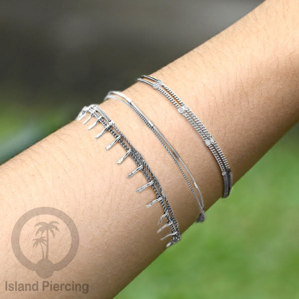 Gelang Tangan dari baja stainless warna silver. Model yang 2-3rantai yang istimewa.