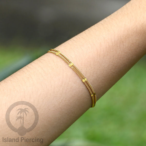 Gelang Tangan dari baja stainless warna emas. Model yang 2-3rantai yang istimewa.
